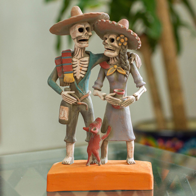 Keramische Skulptur, 'Die Ahnen feiern' - Handgefertigte Skelett-Paar-Keramik-Skulptur zum Feiern