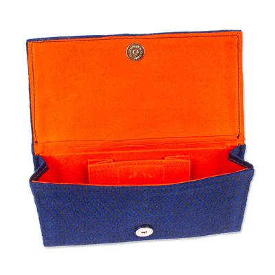Cartera de algodón - Clutch azul de algodón tejido a mano con interior naranja brillante