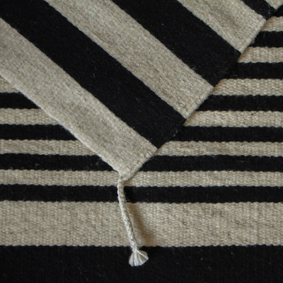 Flächenteppich aus zapotekischer Wolle, 'Linien der Zeit' (2x3) - Wollflächenteppich mit Elfenbein- und Ebenholzstreifen aus Mexiko (2x3)