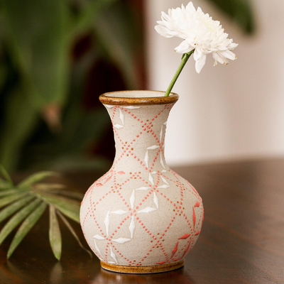 Keramikvase - Geriffelte Keramikvase mit geriffeltem Paprika-Rot-Weiß-Gittermotiv