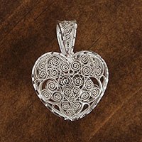 Sterling silver filigree pendant,