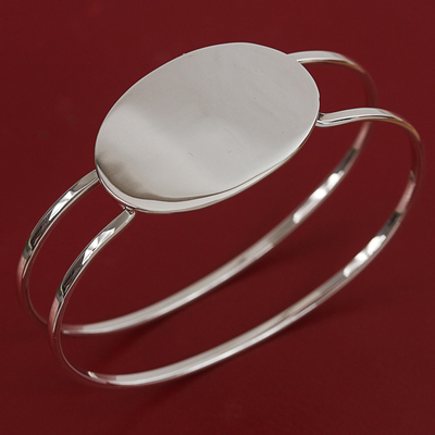 Sterling silver pendant bracelet, 'Gleaming Oval' - Sterling Silver Oval Pendant Bracelet from Mexico