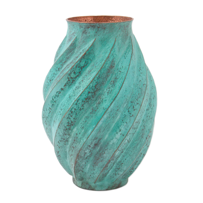 Vase aus Kupfer, 'Antike Spiralen'. - Kupfervase mit Spiralmotiv aus Mexiko