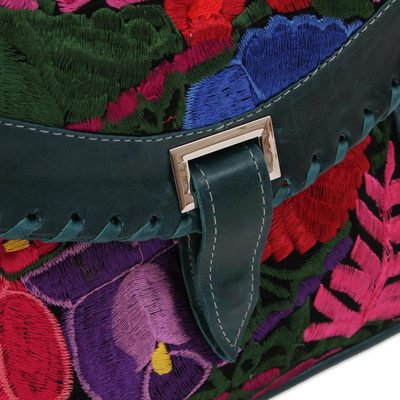 Handtasche aus Leder mit Baumwollakzent, 'Lush Tropics'. - Handgefertigte bunt bestickte grüne Lederhandtasche