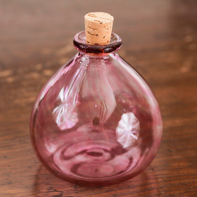 Tarro de vidrio reciclado soplado a mano. - Frasco de vidrio reciclado soplado a mano en rosa de México