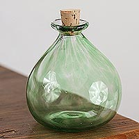 Tarro de vidrio reciclado soplado a mano, 'Verdant Potion' - Tarro de vidrio reciclado soplado a mano de México