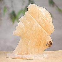 Marmorskulptur „Grace Uplifted in Ivory“ – Tischplatte aus elfenbeinfarbenem Marmor, Kopf einer Jesus-Skulptur