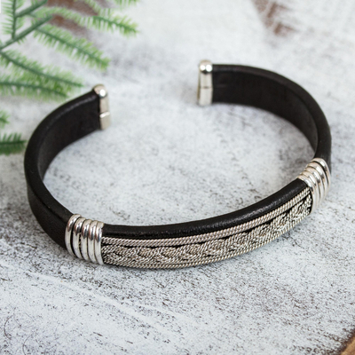 Men's sterling silver and leather cuff bracelet, 'Chain Braid' - Men's Braid Pattern Sterling Silver and Leather Bracelet
