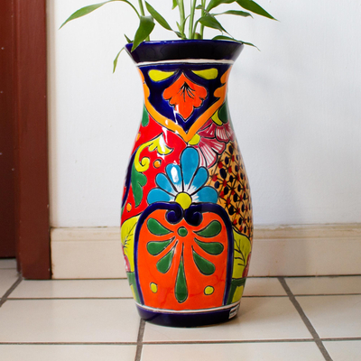 Jarrón curvilíneo de cerámica estilo talavera hecho a mano en México -  Curvas de colores