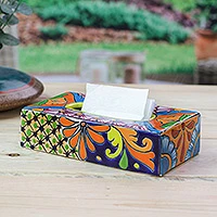 Taschentuchbox-Abdeckung aus Keramik, „Hacienda Convenience“ – Keramik-Taschentuchbox-Abdeckung im Talavera-Stil mit Blumenmuster aus Mexiko