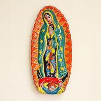 Keramik-Wandskulptur „Talavera Guadalupe in Orange“ – Keramik-Wandskulptur der Jungfrau Maria im Talavera-Stil