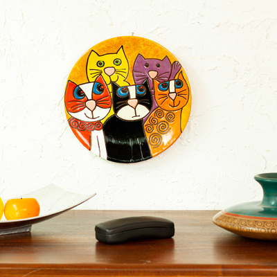 Dekorativer Teller aus Keramik - Handgefertigter dekorativer Keramikteller mit fünf fantasievollen Katzen