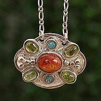 Collar con colgante de piedra solar y peridoto, 'Light of Summer' - Peridoto y Recon de piedra solar. Collar de Turquesas de México