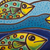Keramische Wandkunst, „Fisch unter der Sonne“. - In Mexiko hergestellte Keramik-Wandkunst mit Fischmotiven