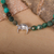 Rekonstituiertes Stretch-Armband aus türkisfarbenen Perlen - Halbmond-Armband aus rekonstituierten türkisfarbenen Perlen