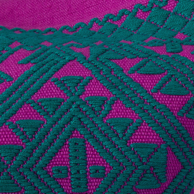 Kissenbezug aus Baumwolle, 'Geometrische Metamorphose'. - Kissenbezug aus viridianer und magentafarbener Baumwolle aus Mexiko