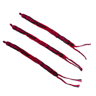Baumwoll-Makramee-Armband - Rotes und schwarzes geometrisches Makramee-Armband aus Baumwolle