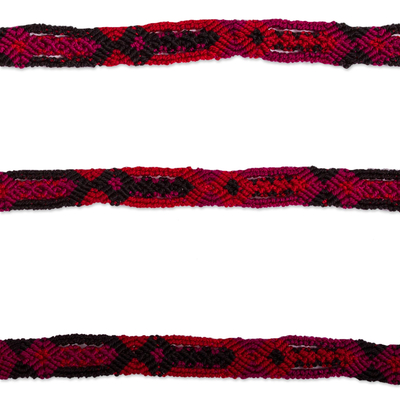Baumwoll-Makramee-Armband - Rotes und schwarzes geometrisches Makramee-Armband aus Baumwolle