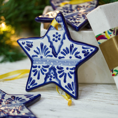 Keramische Ornamente, 'Handwerkliche Sterne' (4er-Satz) - Blaue Keramik-Sternschmuckstücke aus Mexiko (4er-Satz)