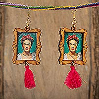 Wood dangle earrings, Fridas Strength
