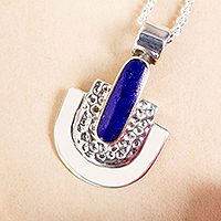 Collar con colgante de lapislázuli, 'Estilo Huipil' - Collar con colgante de lapislázuli de Taxco de México