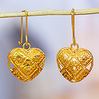 Pendientes colgantes chapados en oro, 'Corazones Oaxaqueños' - Pendientes colgantes de corazón chapados en oro de Oaxaca