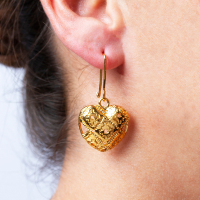 Vergoldete Ohrhänger, „Oaxacan Hearts“ - Vergoldete Herz-Ohrringe aus Oaxaca