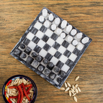 Mini ajedrez de mármol y ónix - Mini ajedrez mexicano de ónix blanco y mármol gris carbón