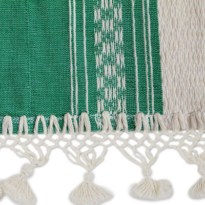 Tischläufer aus Baumwolle, „Oaxaca Milpa“ – Handgewebter Tischläufer aus Oaxaca-Baumwolle in Grün und Elfenbein