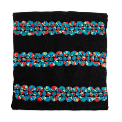 Kissenbezüge aus Wolle, 'Chiapas Cheer in Black' (Paar) - Kissenbezüge aus schwarzer Wolle mit farbenfroher Stickerei (Paar)