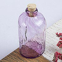 Botella de vidrio soplado, 'Lilac Currents' - Botella de vidrio reciclado lila soplado a mano ecológica con corcho