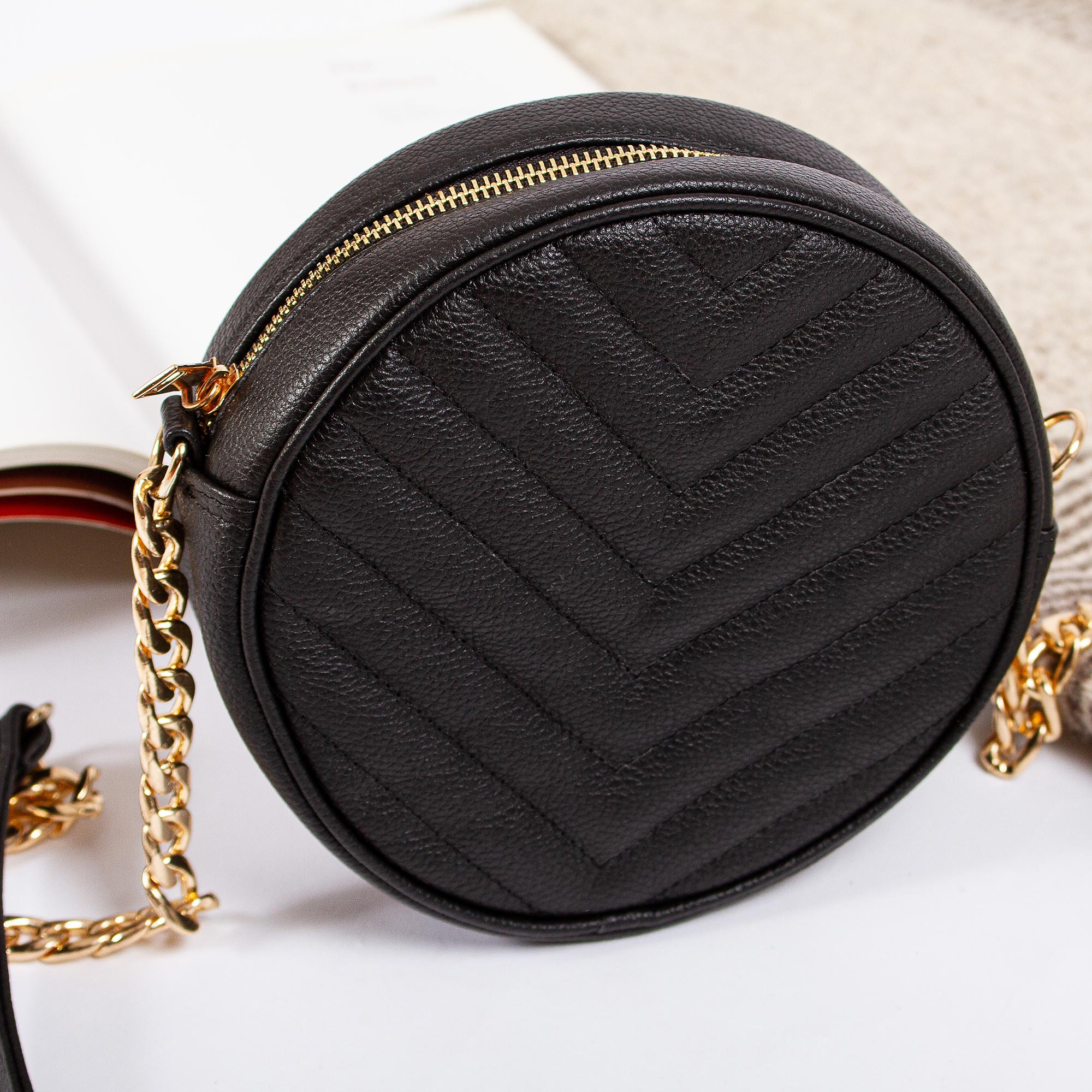 round black purse