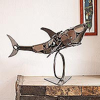 Escultura de piezas de automóviles recicladas, 'Tiburón rústico' - Escultura de tiburón de piezas de automóviles recicladas originales