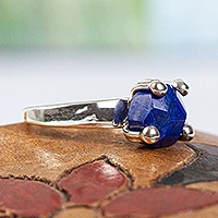 Lapislazuli-Solitärring, „Sea Facets“ – Taxco Sterling Silber und Lapislazuli-Solitärring