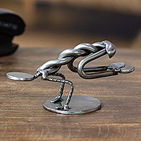 Escultura de piezas de automóvil recicladas, 'Crow Pose I' - Escultura de metal hecha a mano de Crow Yoga Pose