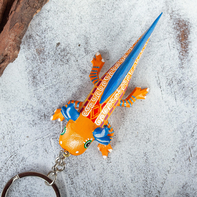 Alebrije-Schlüsselanhänger aus Holz, „Mango Axolotl“ – Orange-gelber Axolotl Alebrije-Schlüsselanhänger aus Holz