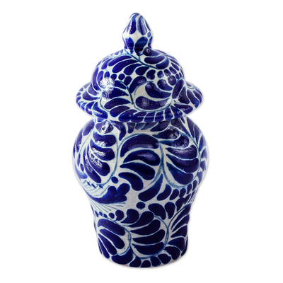 Dekoratives Keramikgefäß - Ingwerglas im Talavera-Stil mit Schwalbenmotiv in Blau auf Elfenbein