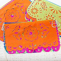 Guirnaldas de papel tisú, 'Piñatas' (juego de 3) - Mexican Folk Art Papel Picado Paper Garlands (juego de 3)