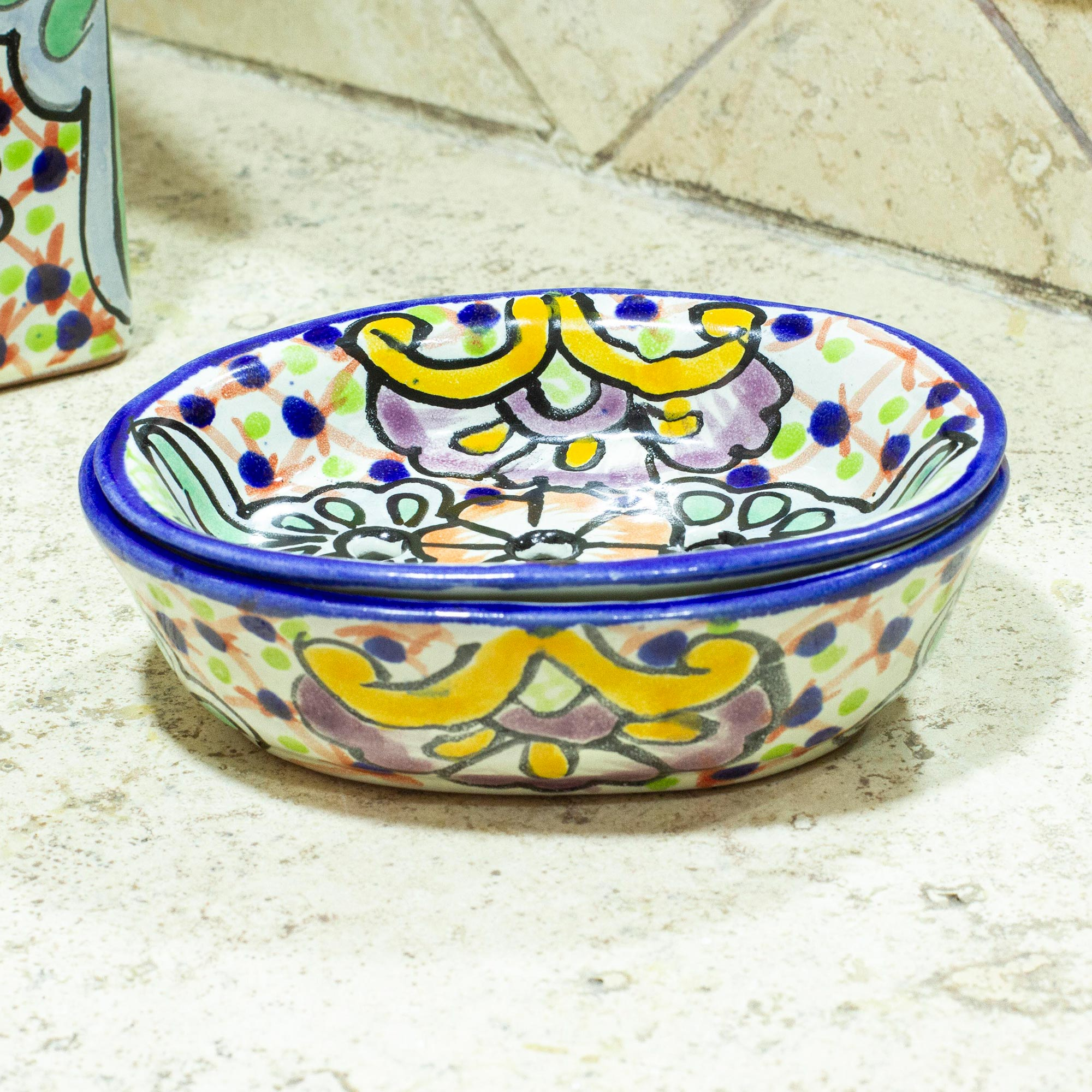 Jabonera de cerámica estilo talavera de México Ramo Hidalgo NOVICA