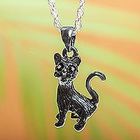 Collar colgante de plata de ley, 'Gato Quizzical' - Collar de gato artesanal en plata de ley