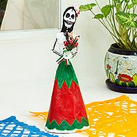 Escultura de papel maché, 'Catrina Patriótica' - Escultura de esqueleto de papel maché rojo-blanco-verde mexicano