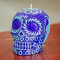 Handbemalte Kerze, „Bunter Lila- und Aqua-Schädel“ – Mexikanische Lila- und Aqua-Tag-der-Toten-Schädelkerze