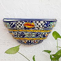 Jardinera de pared de cerámica, 'Flores de cobalto' - Jardinera de pared de cerámica estilo Talavera semicircular