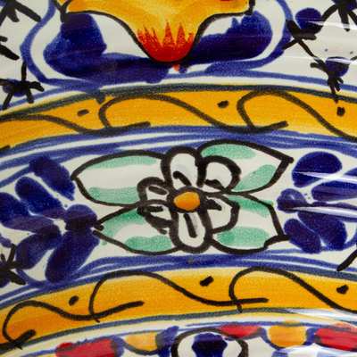 Wandpflanzgefäß aus Keramik - Halbrunder Wandpflanzer aus Keramik im Talavera-Stil