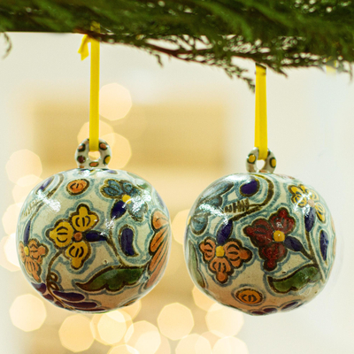 Keramische Ornamente, 'Talavera-Freude' (Paar) - Handgefertigte Keramik-Ornamente im Talavera-Stil (Paar)