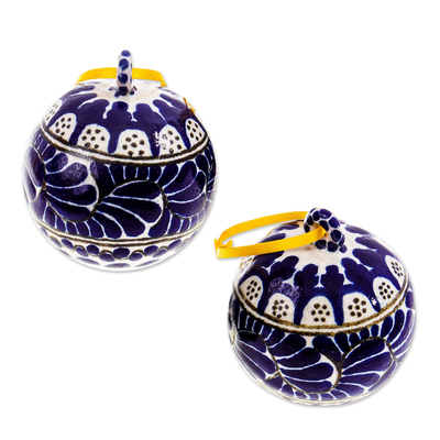 Keramische Ornamente, 'Kobalt-Weihnachten' (Paar) - Handbemalte blaue und weiße Keramikornamente (Paar)