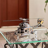 Escultura de piezas de automóvil recicladas, 'Helicóptero bimotor rústico' - Escultura de helicóptero de metal reciclado hecha a mano
