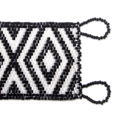 Armband aus Glasperlen - Huichol handgefertigtes schwarz-weißes Perlenarmband