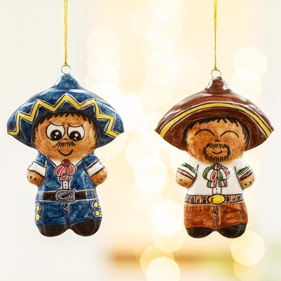 Adornos de cerámica, (par) - Dos adornos de cerámica con niño mariachi de México
