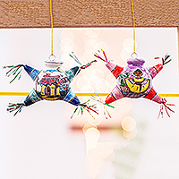 Keramikornamente, „Fröhliche Piñatas“ (Paar) – Zwei handbemalte Keramik-Piñata-Ornamente aus Mexiko